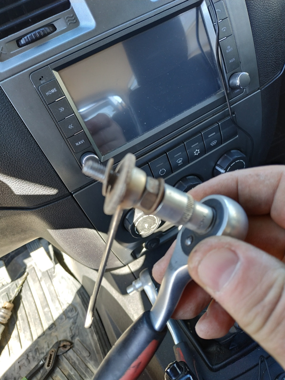 Оторвалось переднее крепление глушителя Рено Логан — DRIVE2