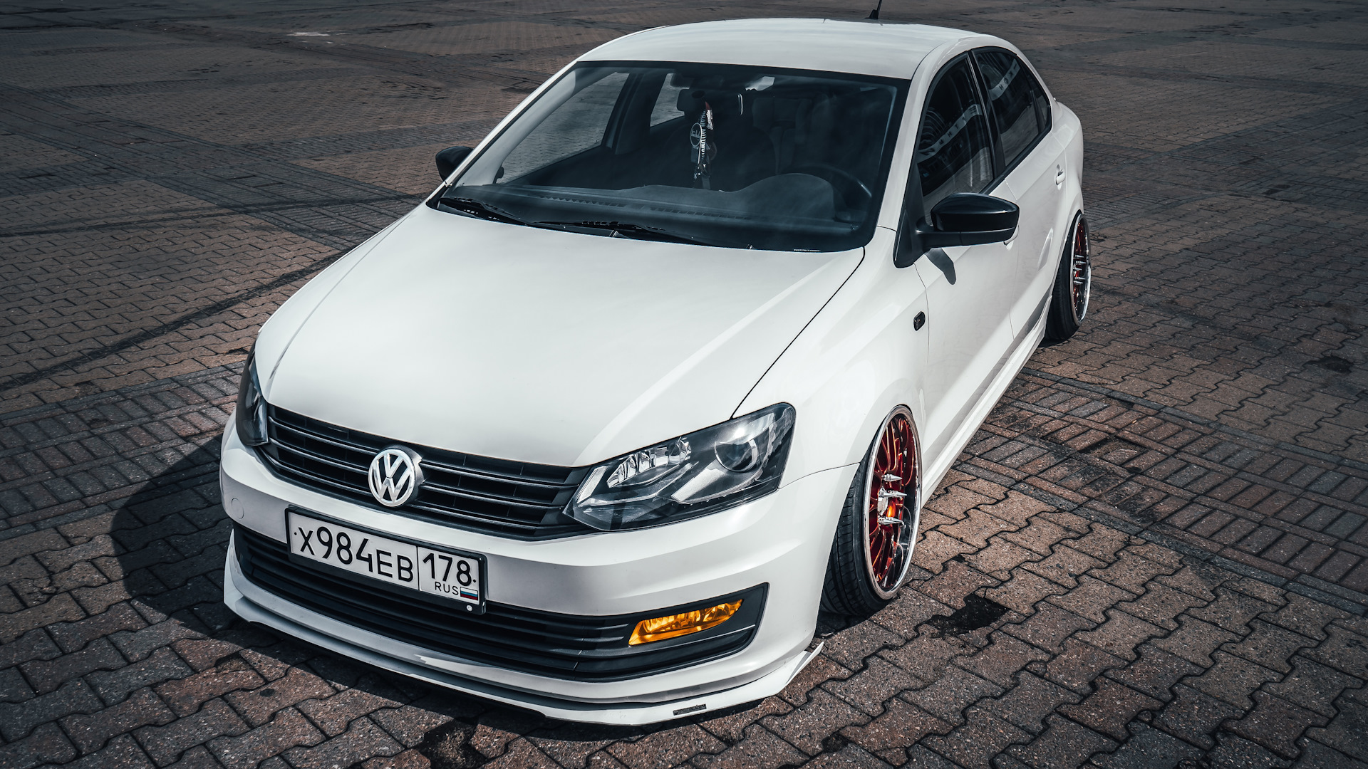 Volkswagen Polo mk5 седан