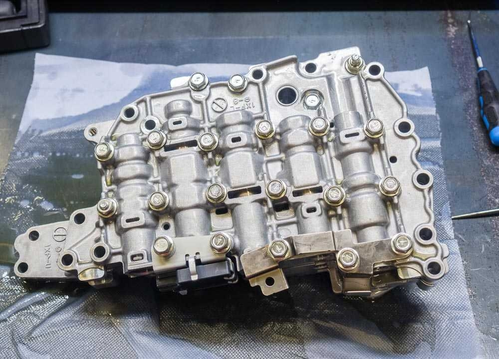 Гидроблок вариатора. Гидроблок Nissan Qashqai j10. Jf011 гидроблок. Jf011e соленоиды гидроблок. Гидроблок Teana jf011e.