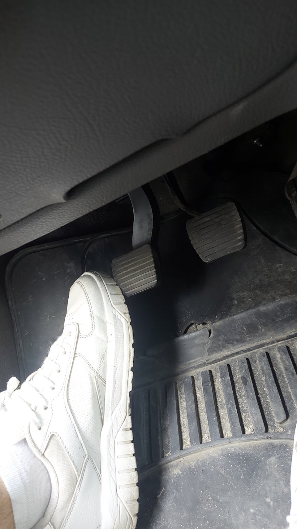 Заедает педаль сцепления — Peugeot 206, 1,4 л, 2004 года | другое | DRIVE2