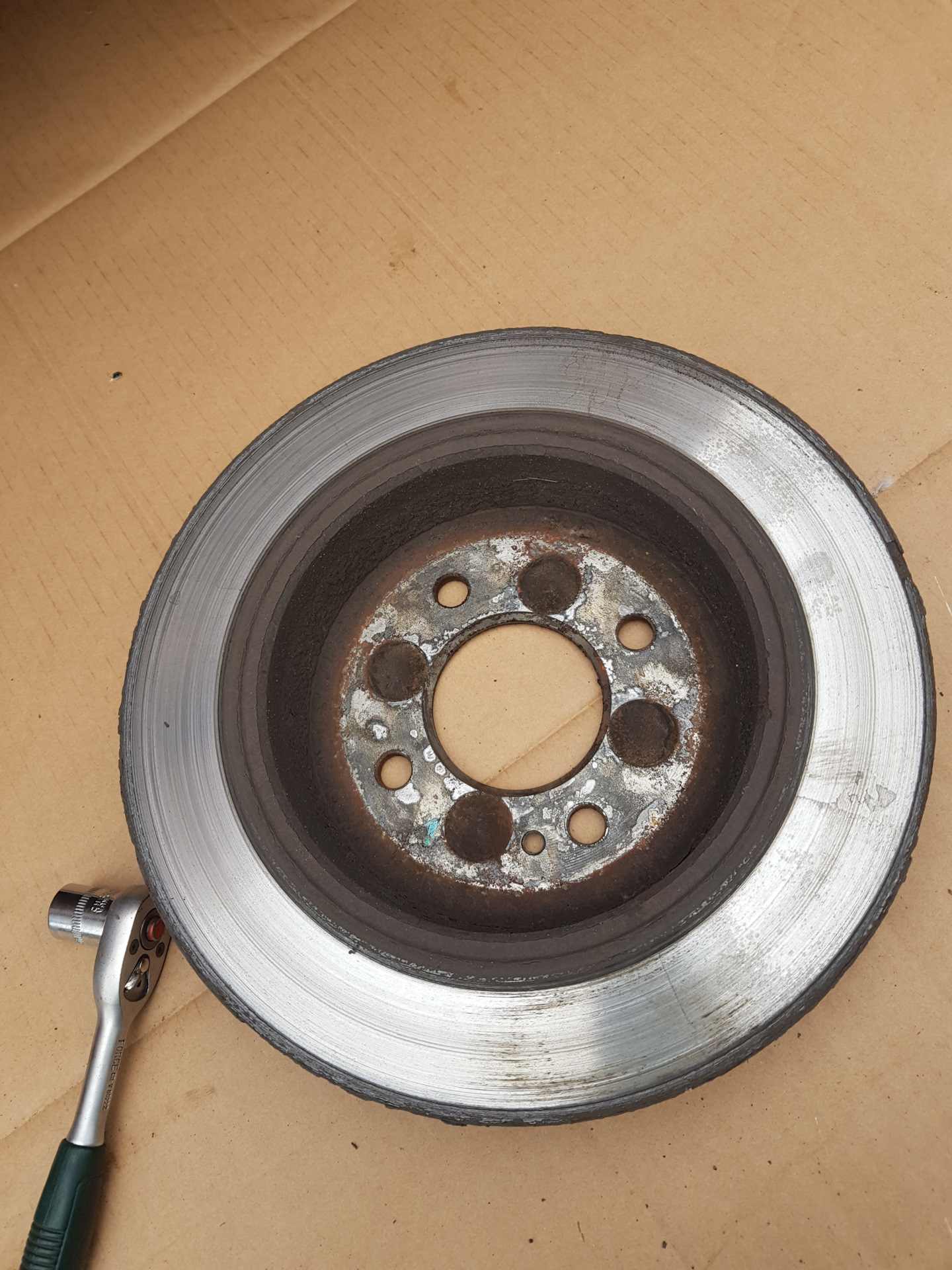 Диски и колодки на хендай солярис. Диски и колодки на хендай солярис. Хендай матрикс тормозные диски. Задние дисковые тормоза солярис 2012. Диски и колодки на хендай солярис.