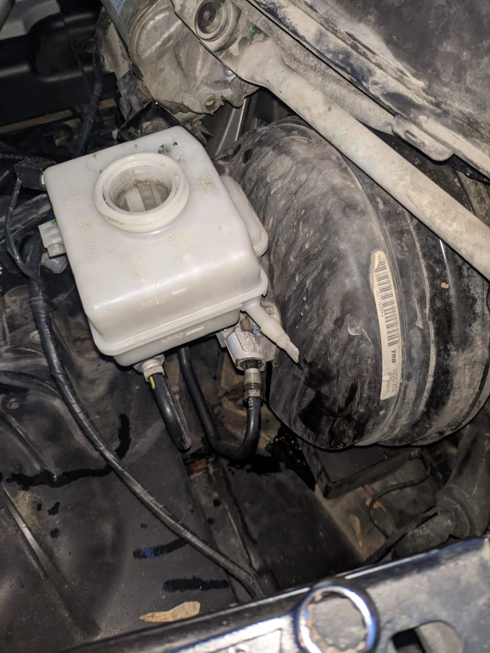 Черный крокодил. Е70. Пропали (тугие) тормоза. Финал. Замена вакуумника ...