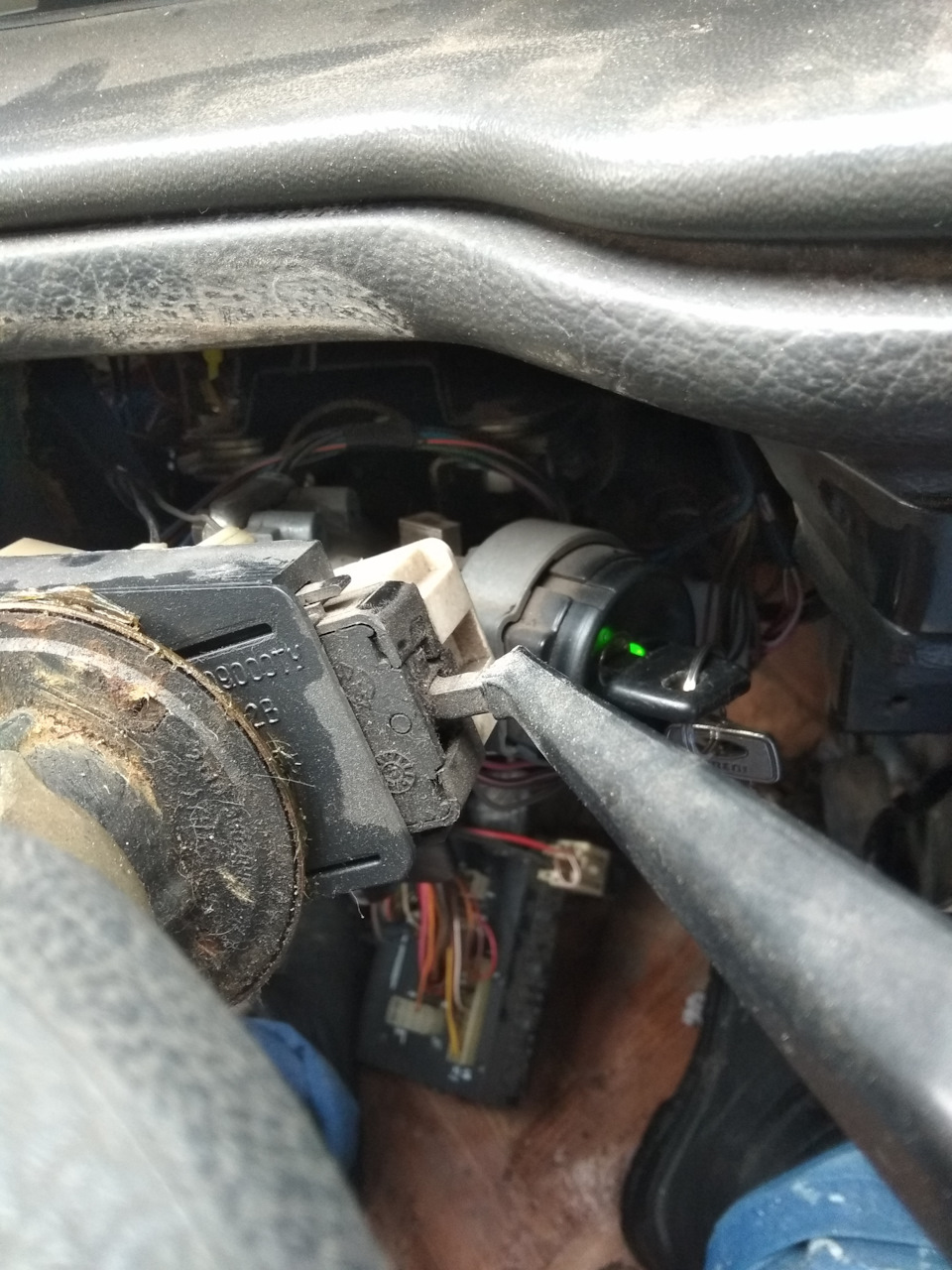 В рабочем положении с правой стороны. — Lada 2120 Надежда