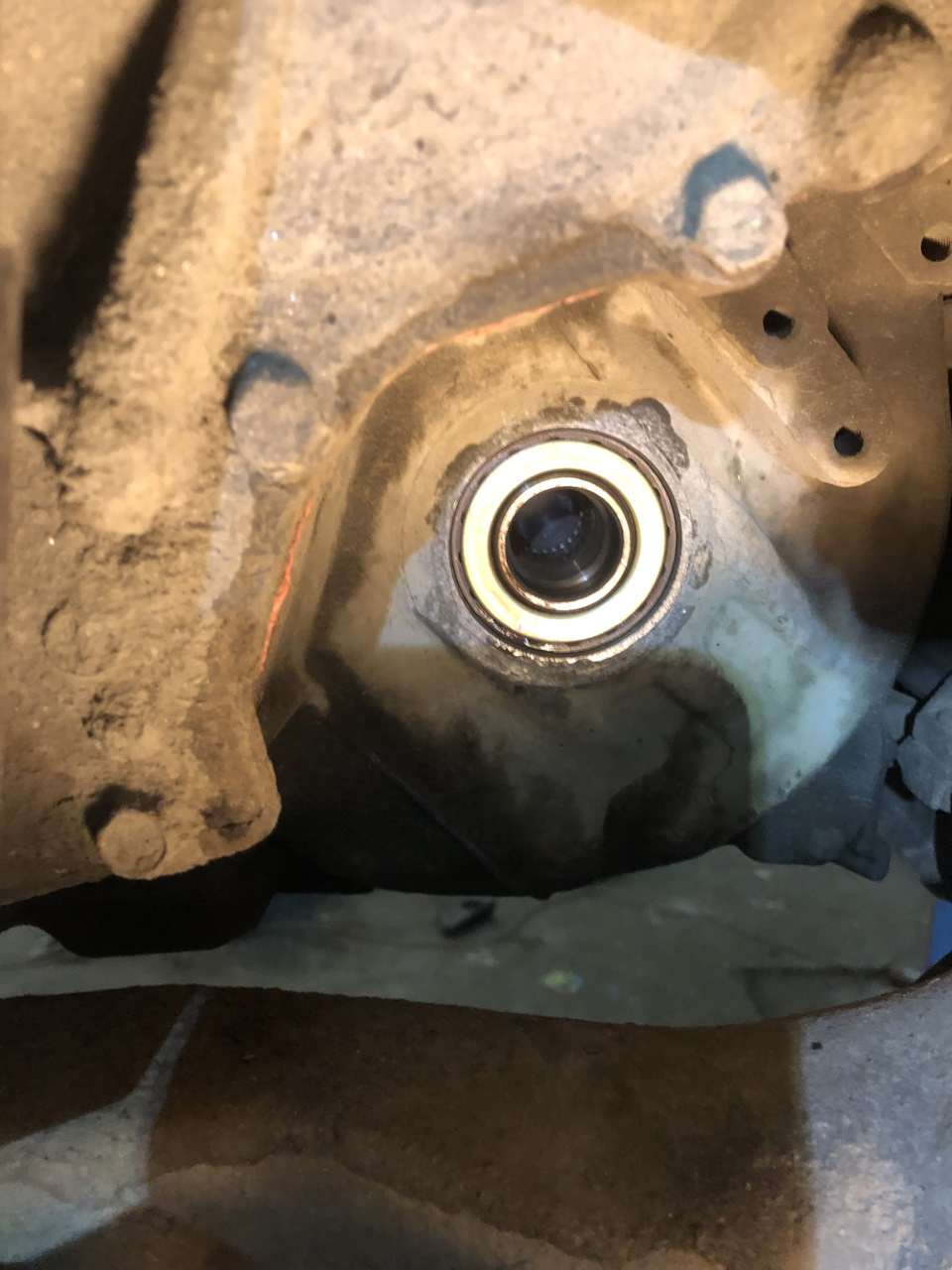 Новый сальник на базе — Volvo XC70 II