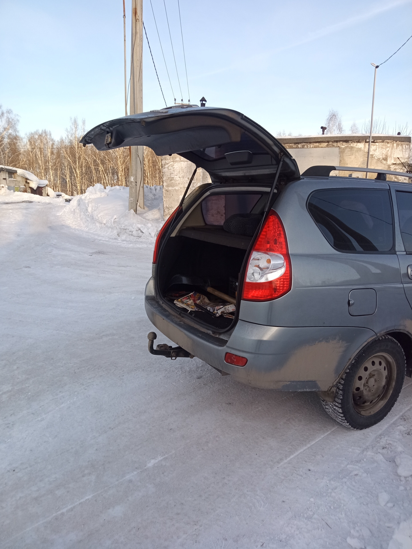 Газовые упоры багажника… — Lada Приора универсал, 1,6 л, 2010 года ...