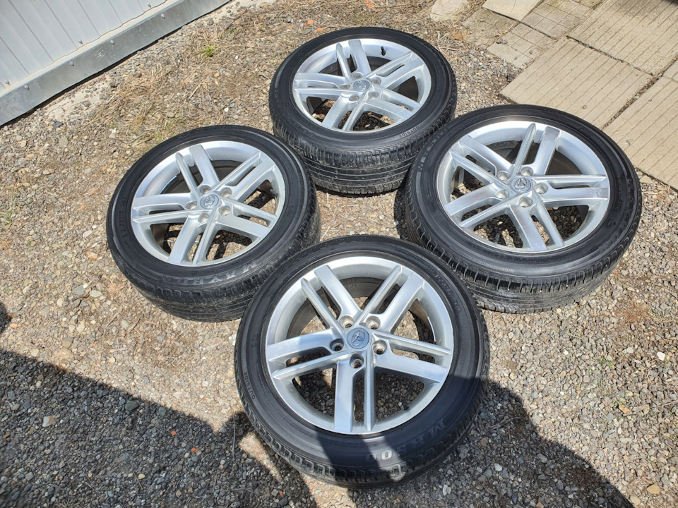 Шины летние 215/55 R17, литые диски Toyota 7,5Jx17 ET40 5x114,3 на ...