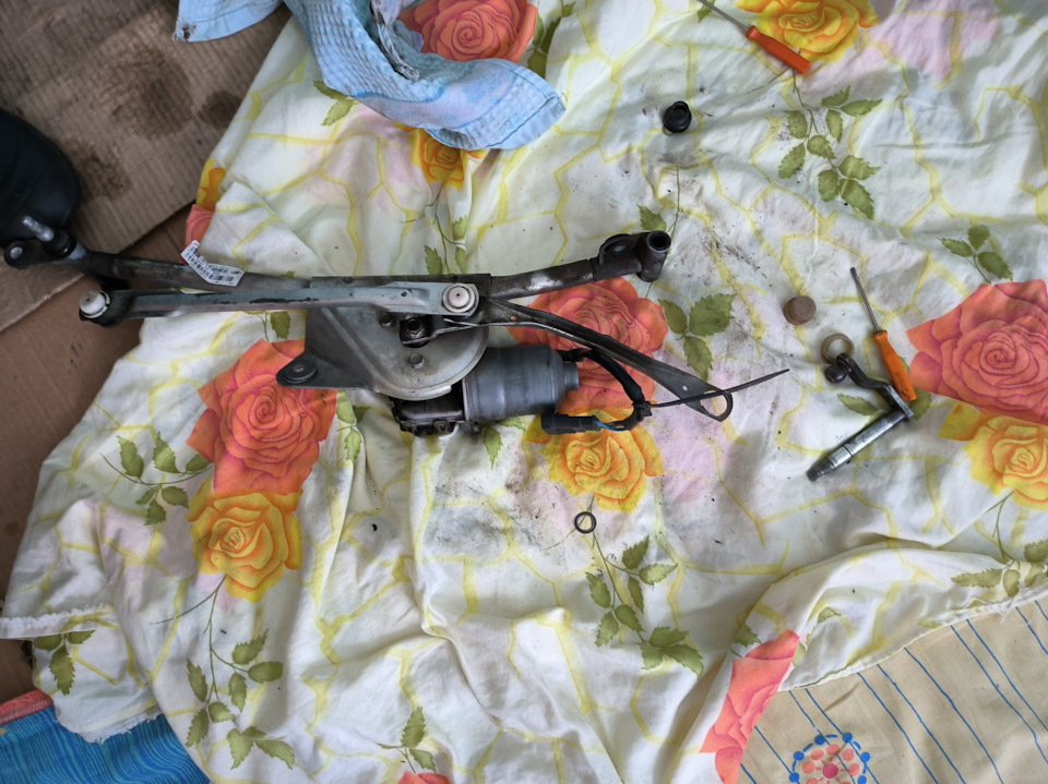 Замена втулок трапеции стеклоочистителя — Lada Калина Универсал (1G), 1 ...