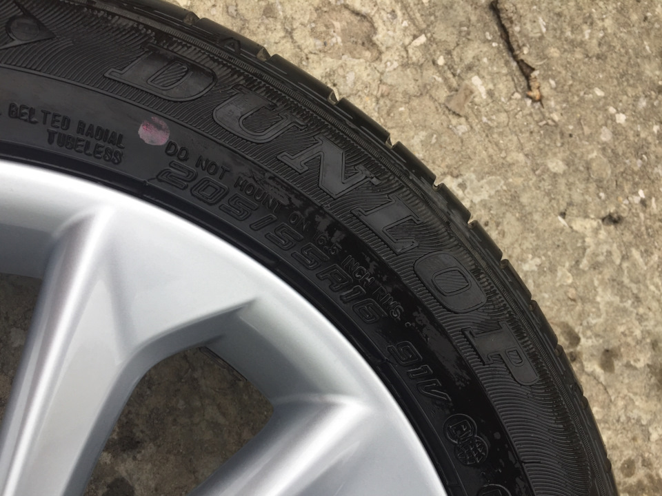 Шины летние Dunlop 205/55 R16, литые диски Toyota 7Jx16 ET40 5x114,3 на ...