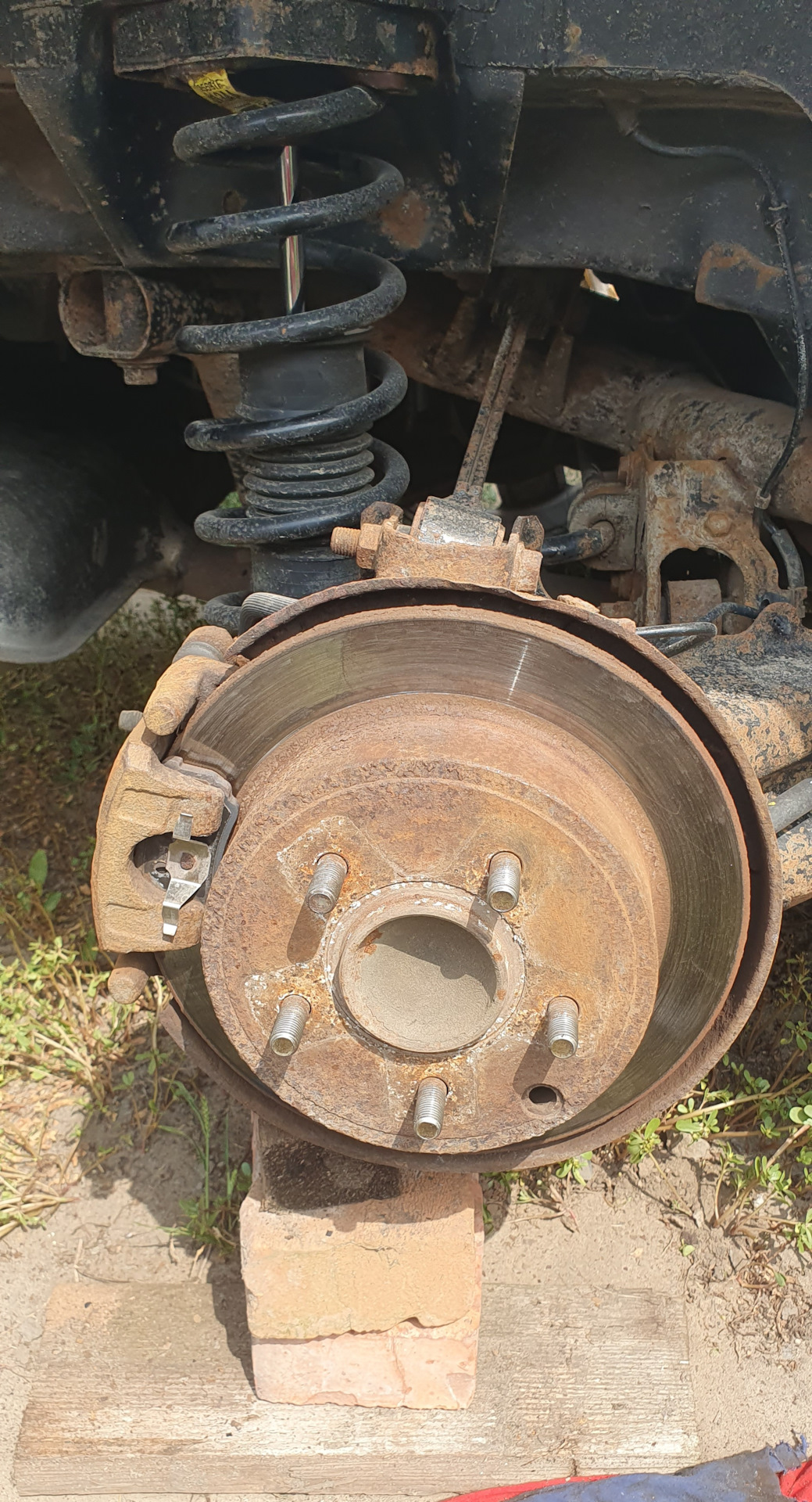 Замена задних колодок и покраска суппорта… — Dodge Caliber, 2 л, 2007 ...