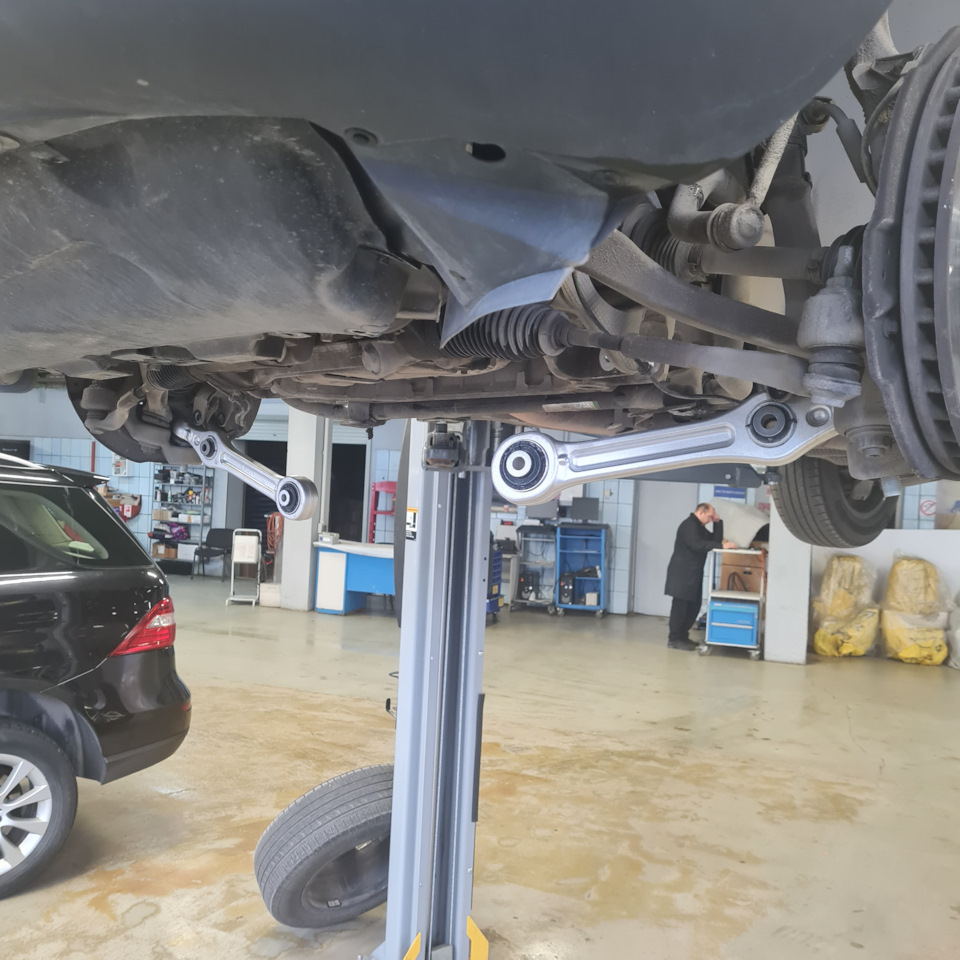 Замена поперечных рычагов. Замена передних тормозных колодок ...