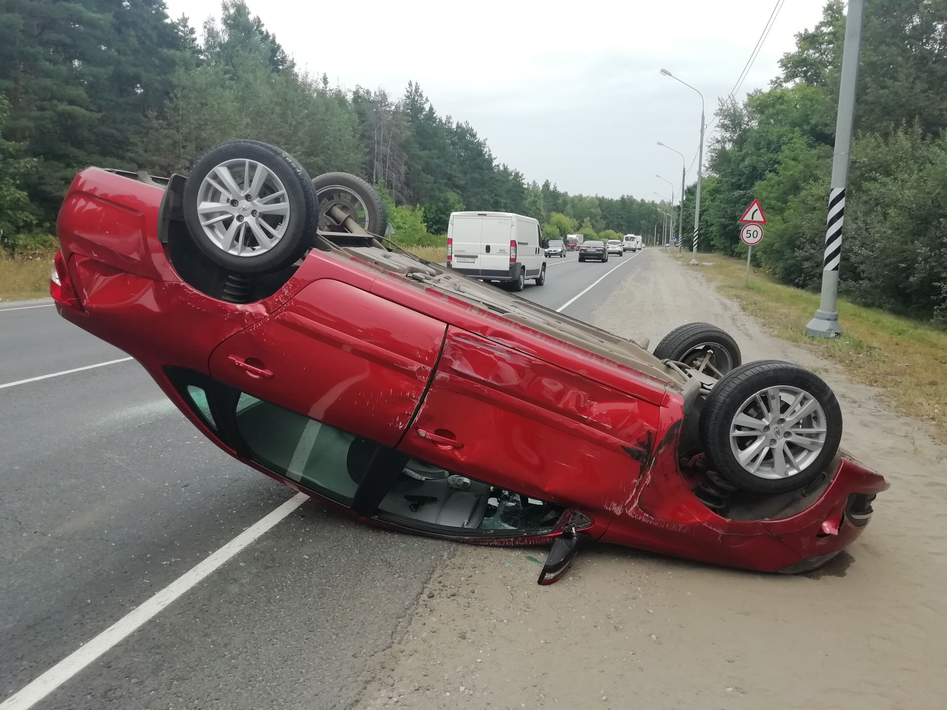 Мама, меня фура убила. Но не добила — Lada Гранта (2G) FL, 1,6 л, 2019 года  | ДТП | DRIVE2