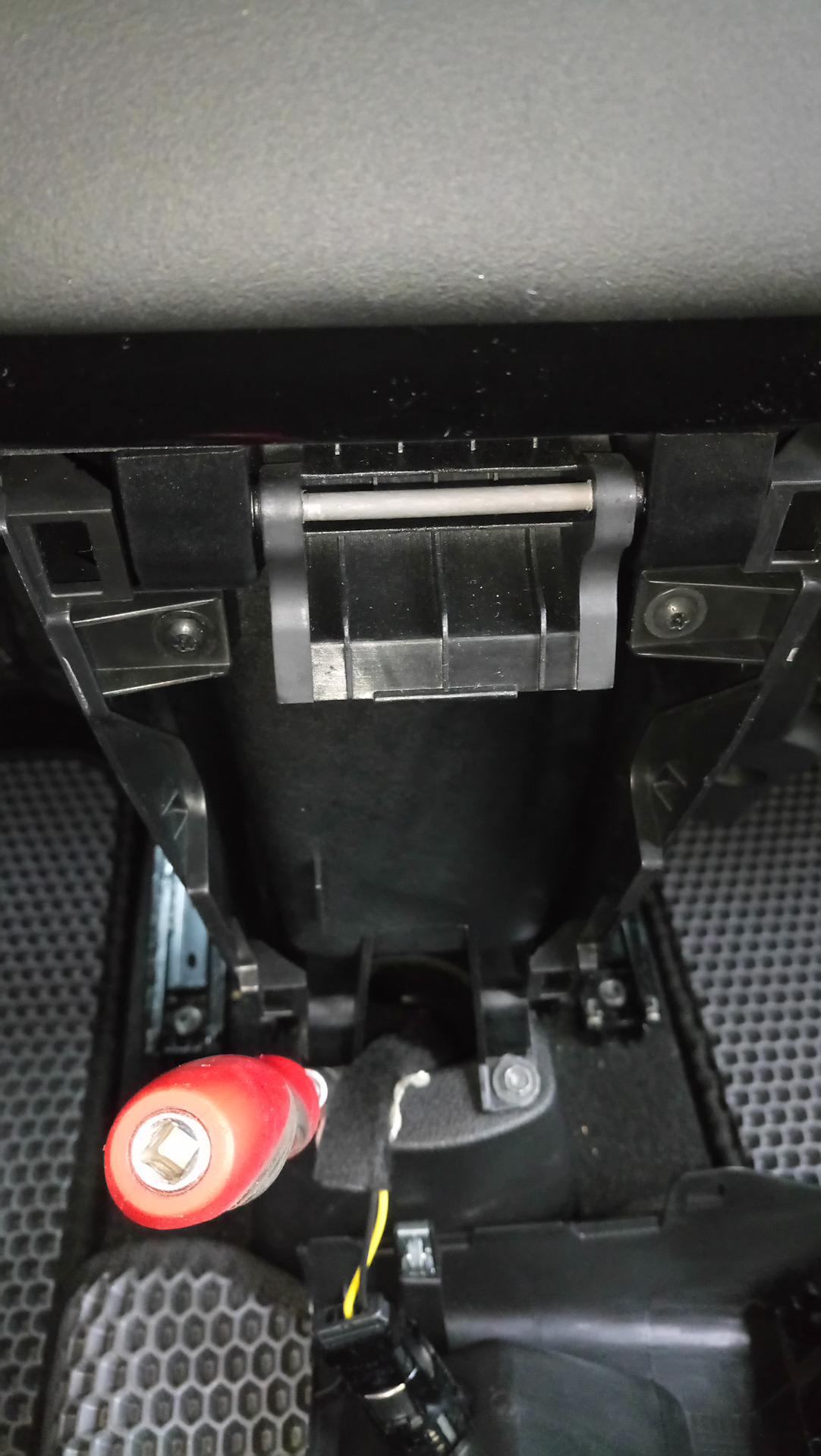 037.Снятие подлокотника — Lada XRAY Cross, 1,8 л, 2019 года | просто ...