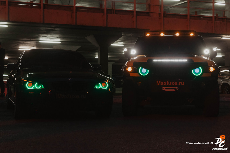 Toyota FJ Cruiser. Светодиодные кольца RGB в фары — TAU tech на DRIVE2