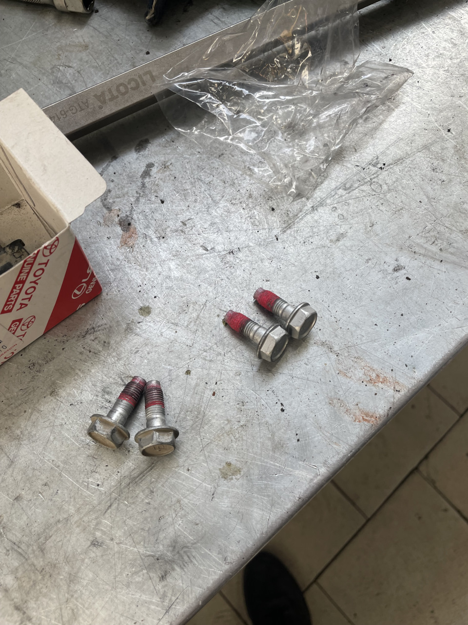 Новые болты в комплекте — Toyota Camry (XV70)