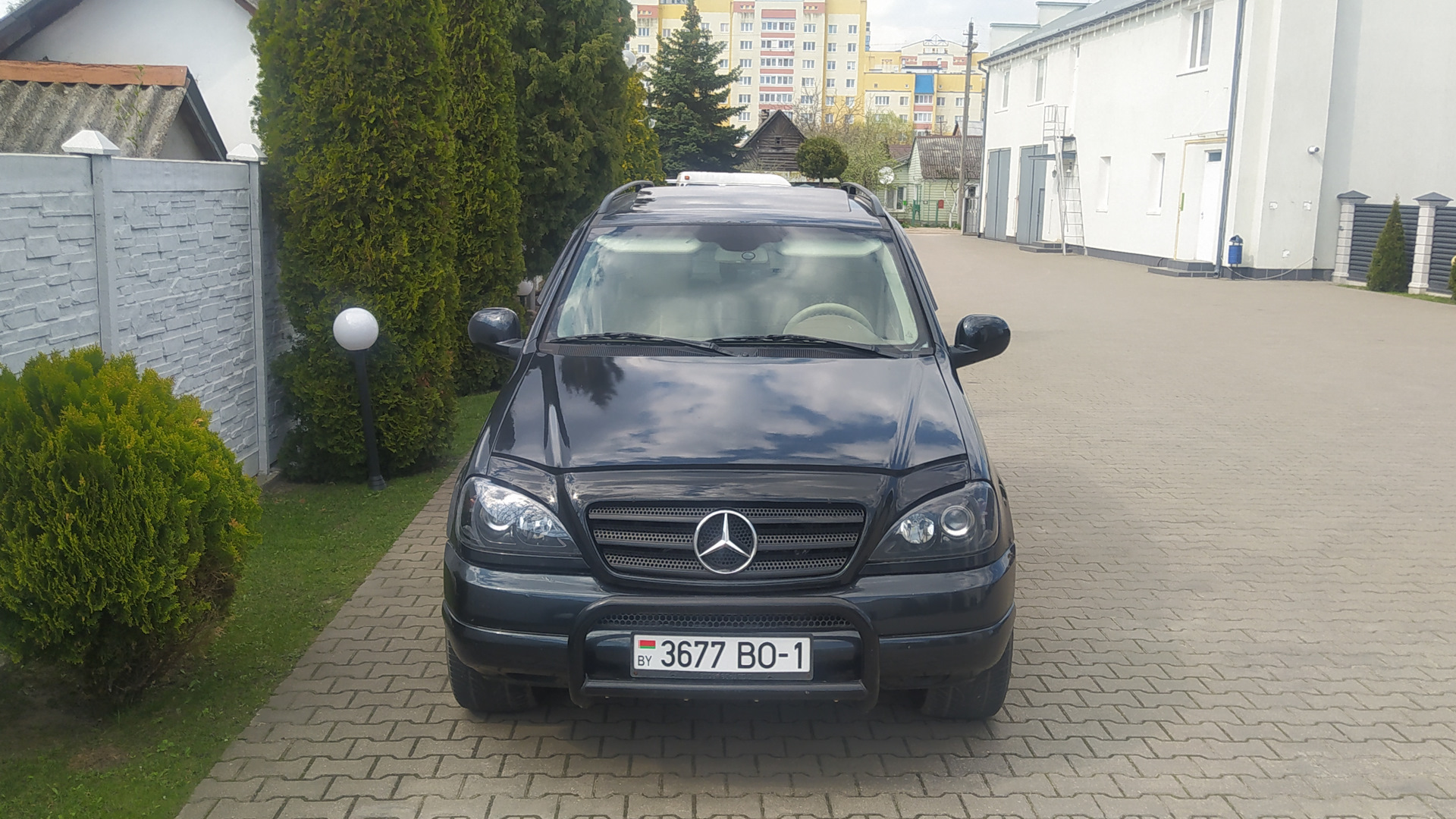 Mercedes-Benz M-Class (W163) 3.2 бензиновый 2000 | 3.2(7мест)сине-сер-метал  на DRIVE2