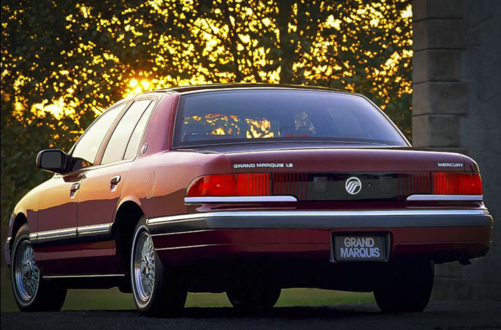 Меркури характеристики. Mercury Grand Marquis 1992. Автомобиль Grand Marquis Mercury. Mercury Меркури Grand Marquis. Меркури Гранд Маркиз 1992.