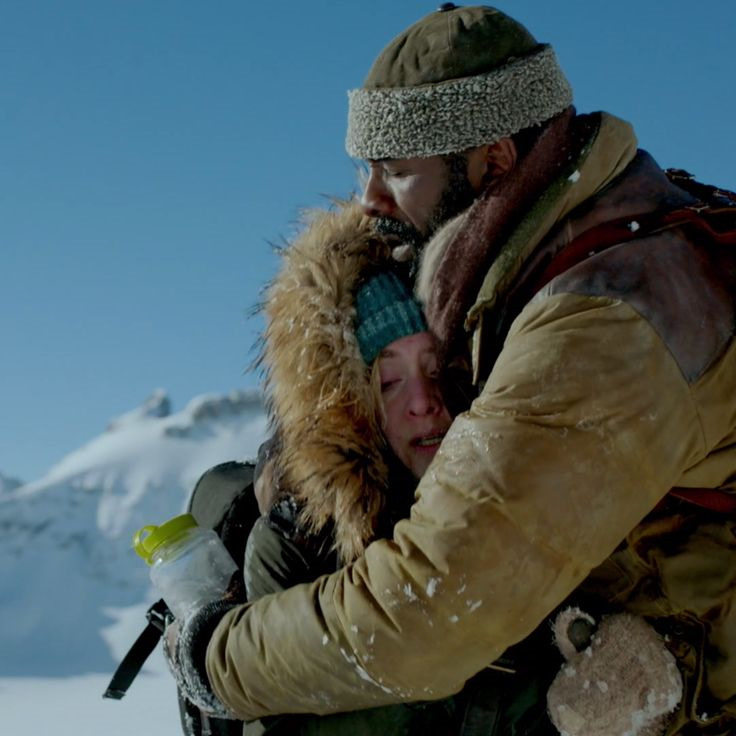 Между нами горы качество. The Mountain between us фильм. Между нами горы. Между нами горы Постер. Идрис Эльба между нами горы кадры фильма.