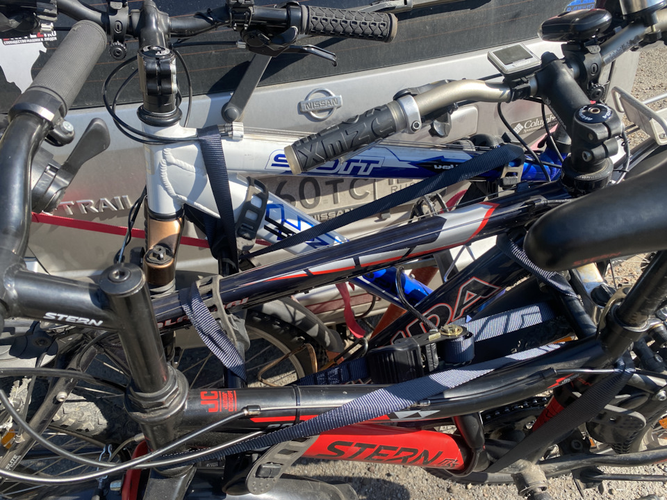 Поближе крепление стропы — Nissan X-Trail I (t30)