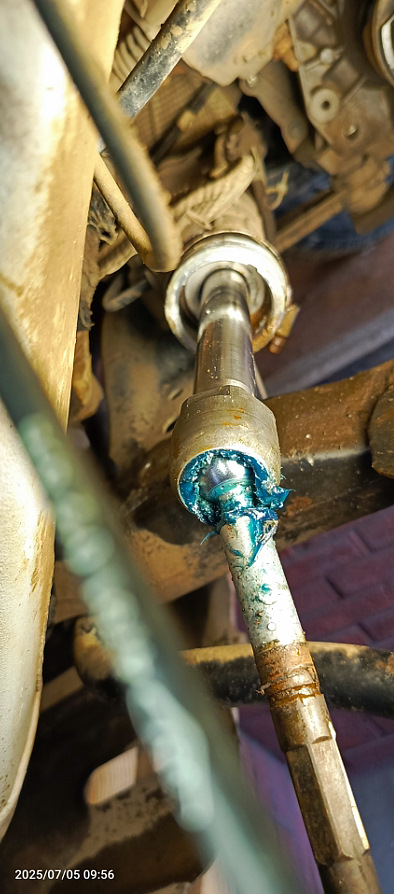 За весь период один раз разбирал, смазывал.(не вздумайте брать тягу с посадочным местом под пыльник!) — Nissan Almera V (G11/15)