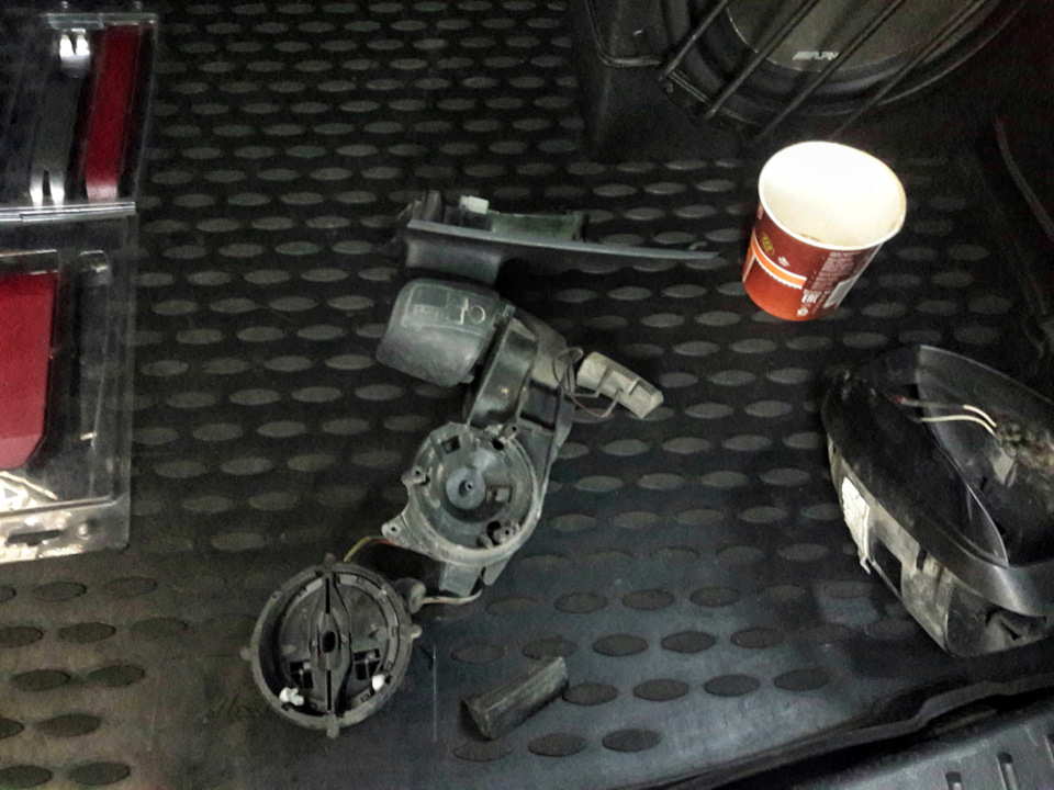 А вот тут — уже посложней ) — Ford Focus Hatchback III