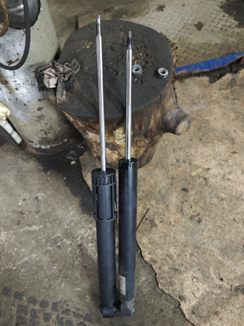 Ход находится в задней. Выключатель фонаря заднего хода зил 131 подключить фонарь кпп. Ход находится в задней. Механизм переключения крышка кпп уаз 452. Ход находится в задней.