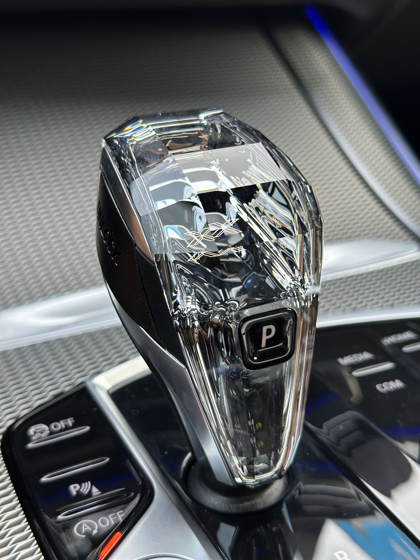 Хрустальный джойстик бмв g05. Хрустальная ручка акпп бмв g06. Хрусталь bmw. Хрустальная ручка кпп bmw x5 g05. Хрусталь на бмв g20.