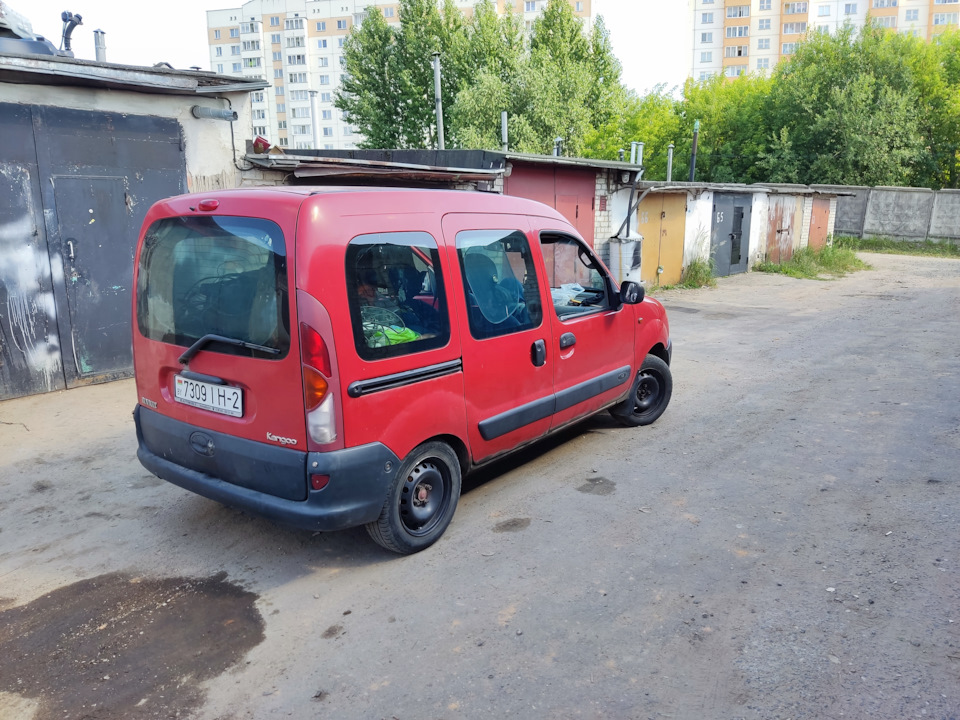 Снятие сидений Рено Кангу 1.2 бензин — Renault Kangoo (1G), 1,2 л, 2003 ...