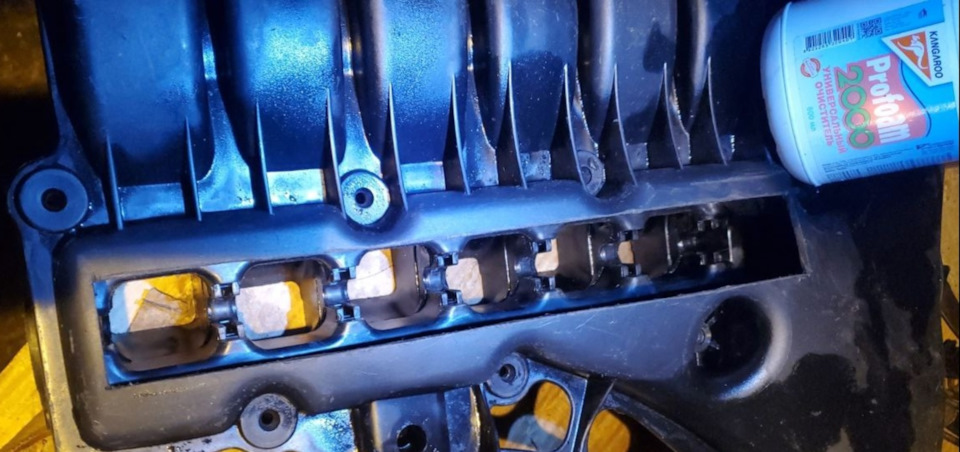 Очень агрессивная хрень, опасался, не разъест ли впуск, если оставить откисать на ночь🤔 — Dodge Magnum