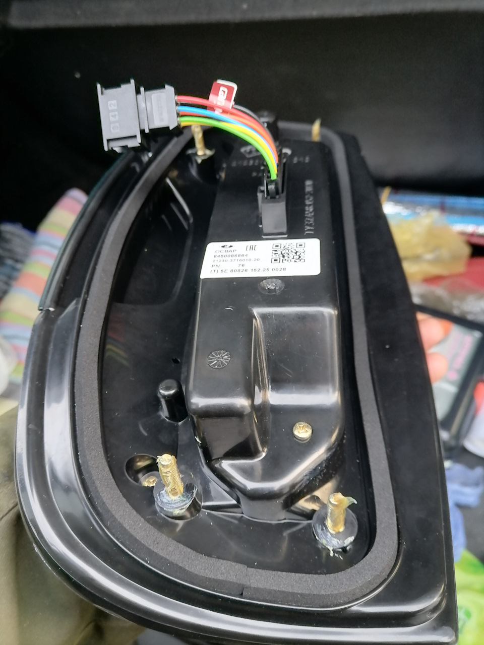 Шпильки тоже в пушсало, на старых фонарях намертво приржавели нижние гайки, думал сохраню фонари, а шпильки просто обломились… — Chevrolet Niva (1G)