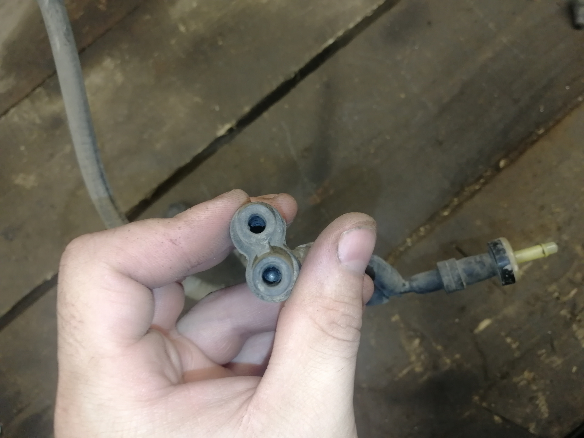 Ошибки P0401, P1451(ремонт) — Mazda Tribute I, 2 л, 2002 года | своими ...