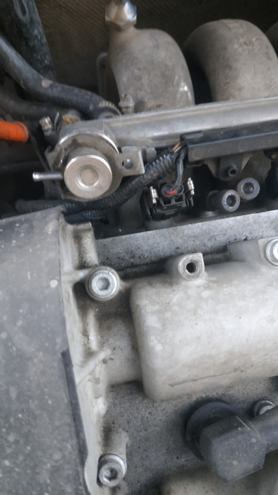 Замена бензонасоса, и обратного клапана — Volkswagen Golf Mk4, 1,6 л ...