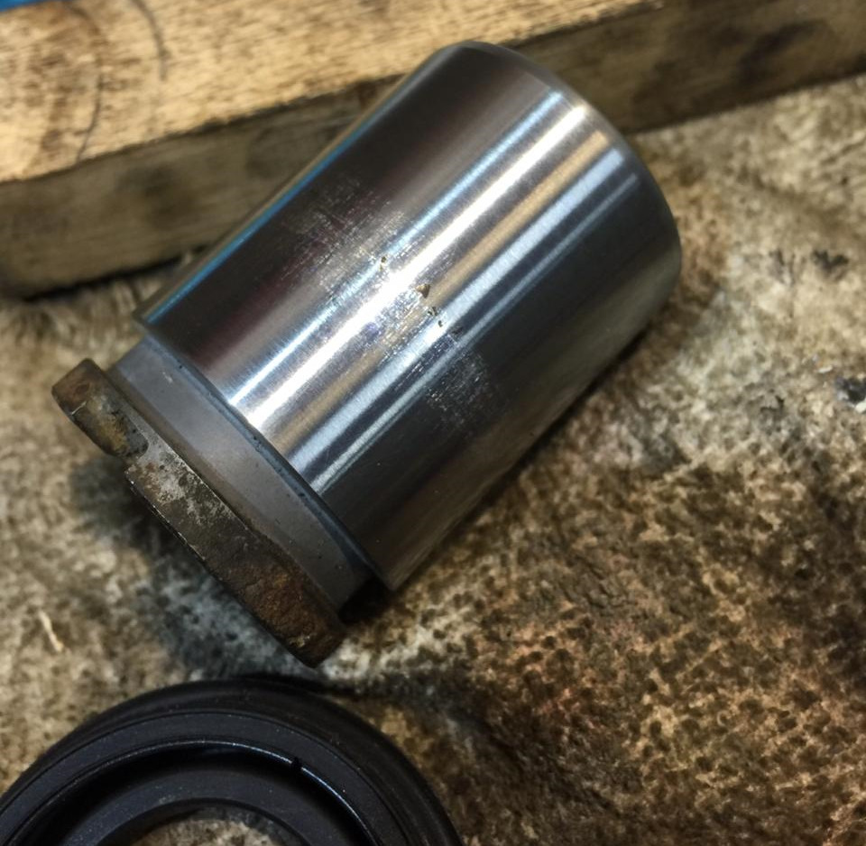 Переборка тормозных суппортов — Land Rover Freelander 2, 2,2 л, 2013 ...