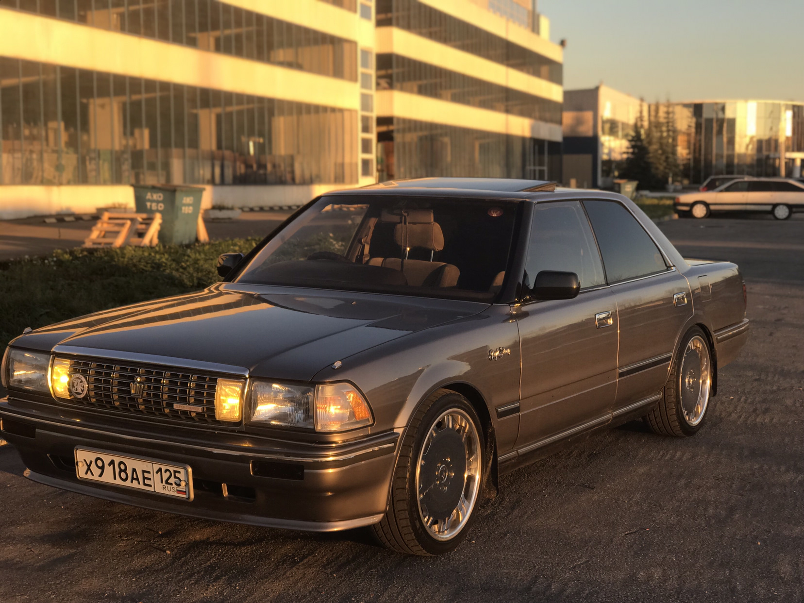 Шильдики Toyota Crown s120