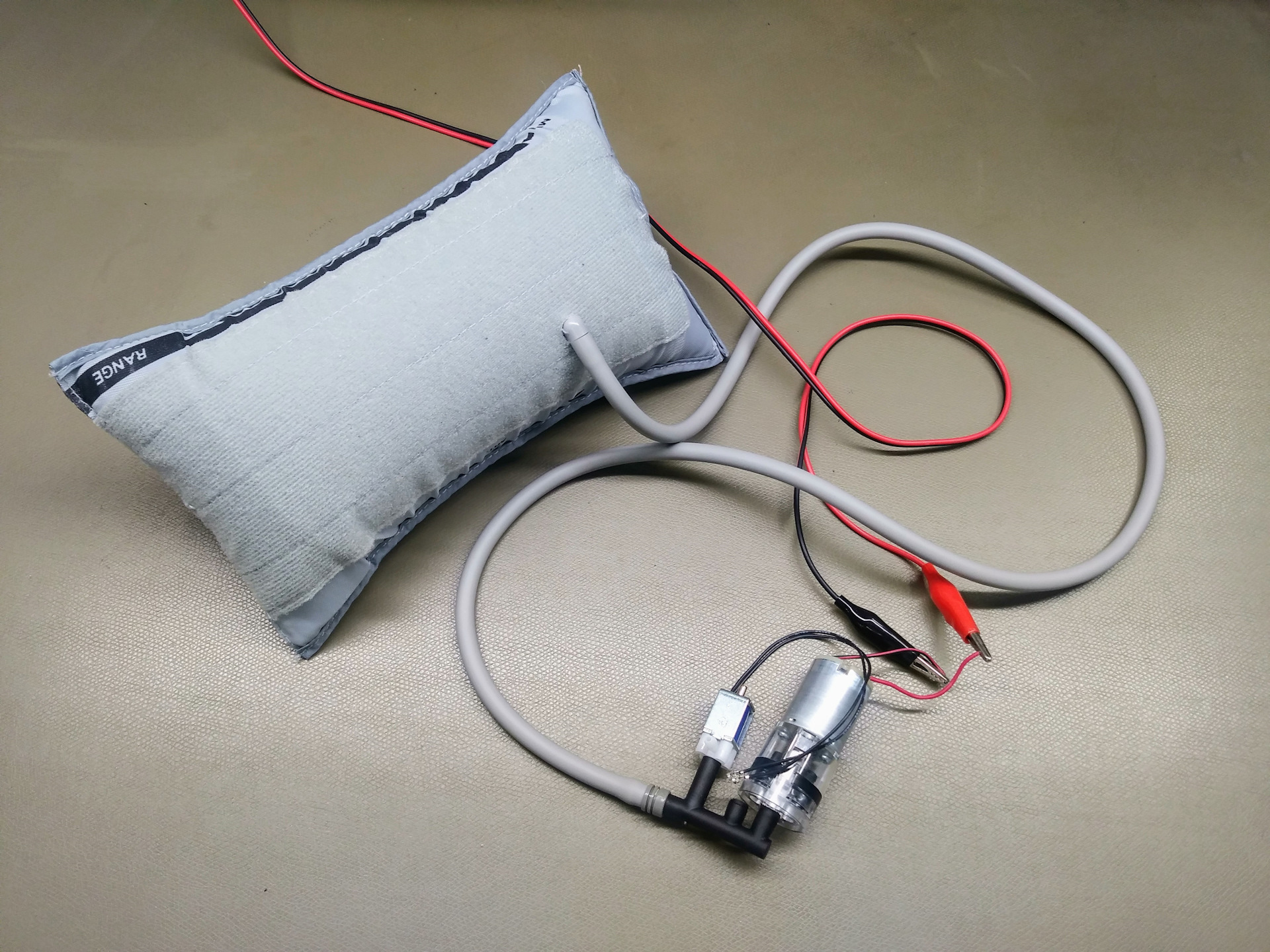 Вам наверняка известно, как приготовить натуральный краситель для яиц из луковой