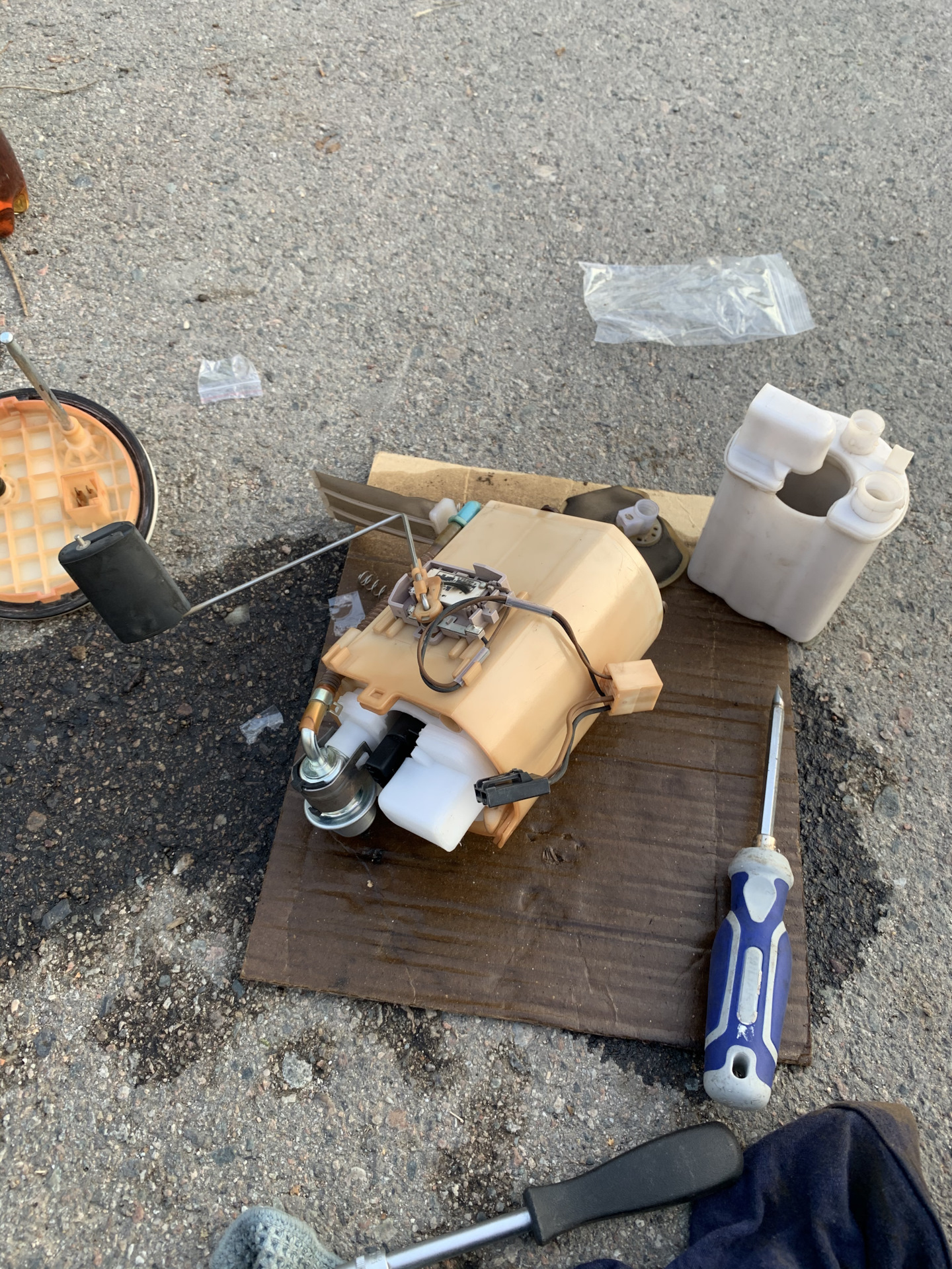 Замена топливного насоса и фильтра. — KIA Ceed (2G), 1,6 л, 2013 года ...