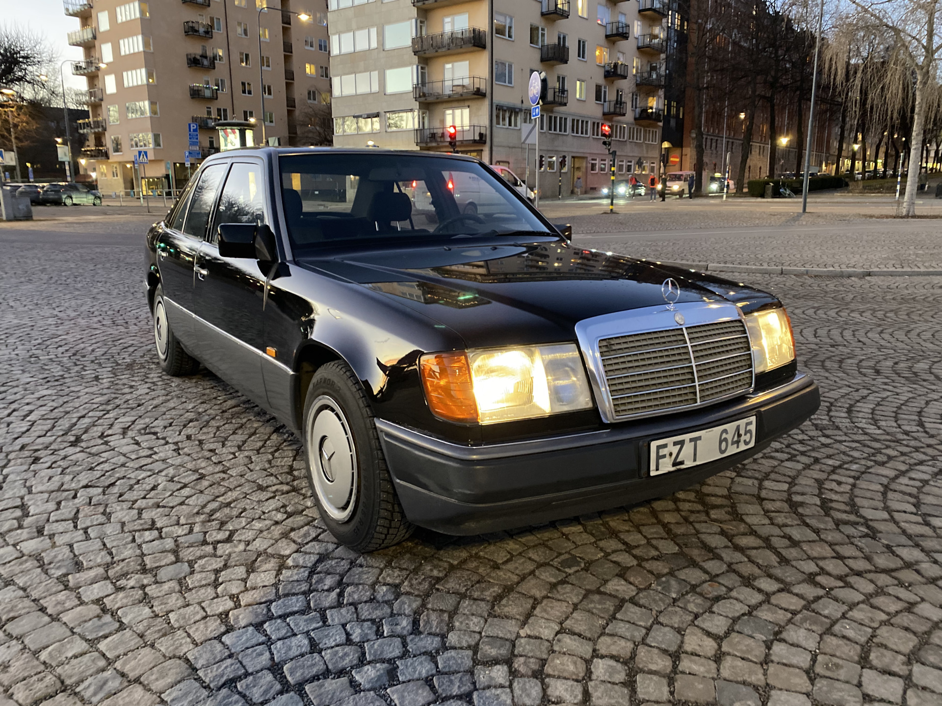 Mercedes benz w124 e300. Mercedes w124 1993. Мерседес е260. Мерседес 260. Мерседес w124 e200 1993.