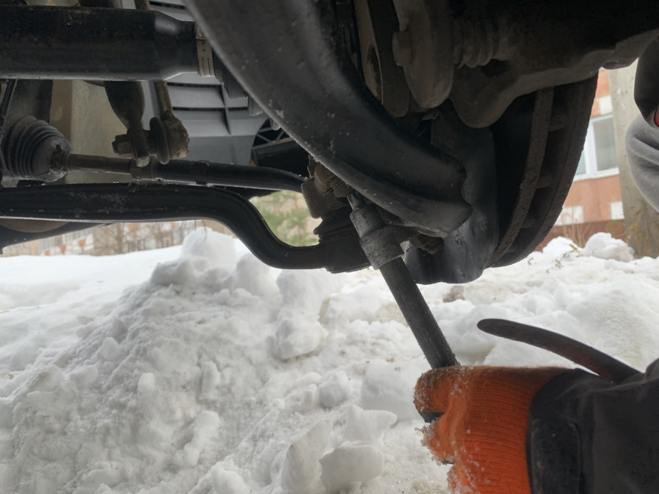 Открутить шаровую опору Кривого рычага l322 — Land Rover Range Rover (3G)