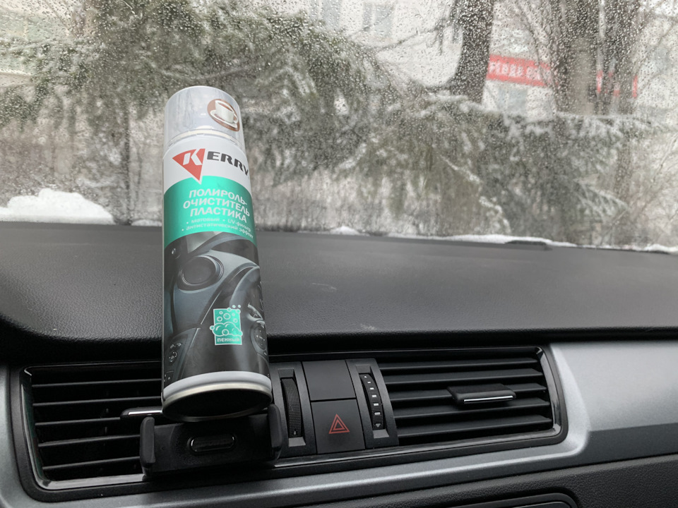 пробуем пенную полироль салона KERRY KR-905-5 — Ford Focus Hatchback II ...
