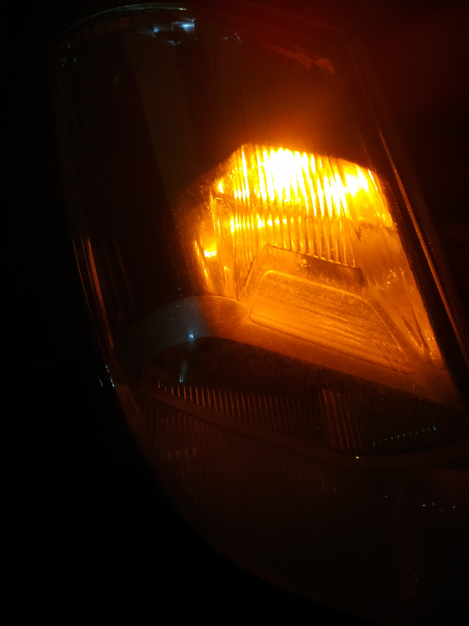 Оранжевый свет в габариты! — Nissan Tiida (1G), 1,6 л, 2011 года ...