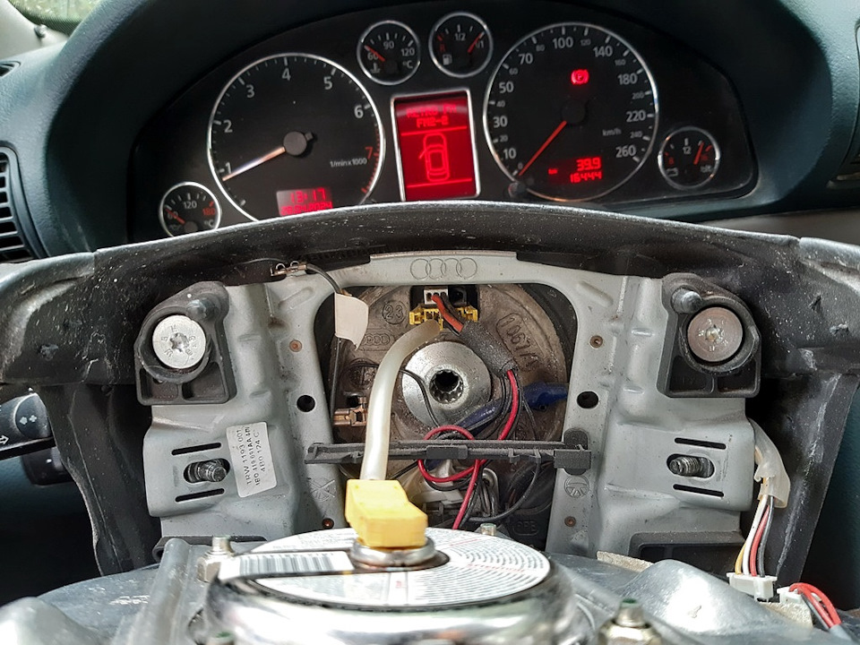 Фото в бортжурнале Audi A4 (B5). Запчасти на фото: 1193001