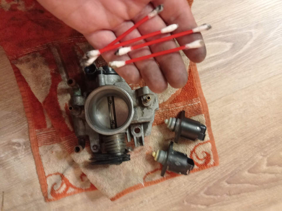 Чистка дроссельной заслонки. — Lada Калина седан, 1,6 л, 2009 года ...