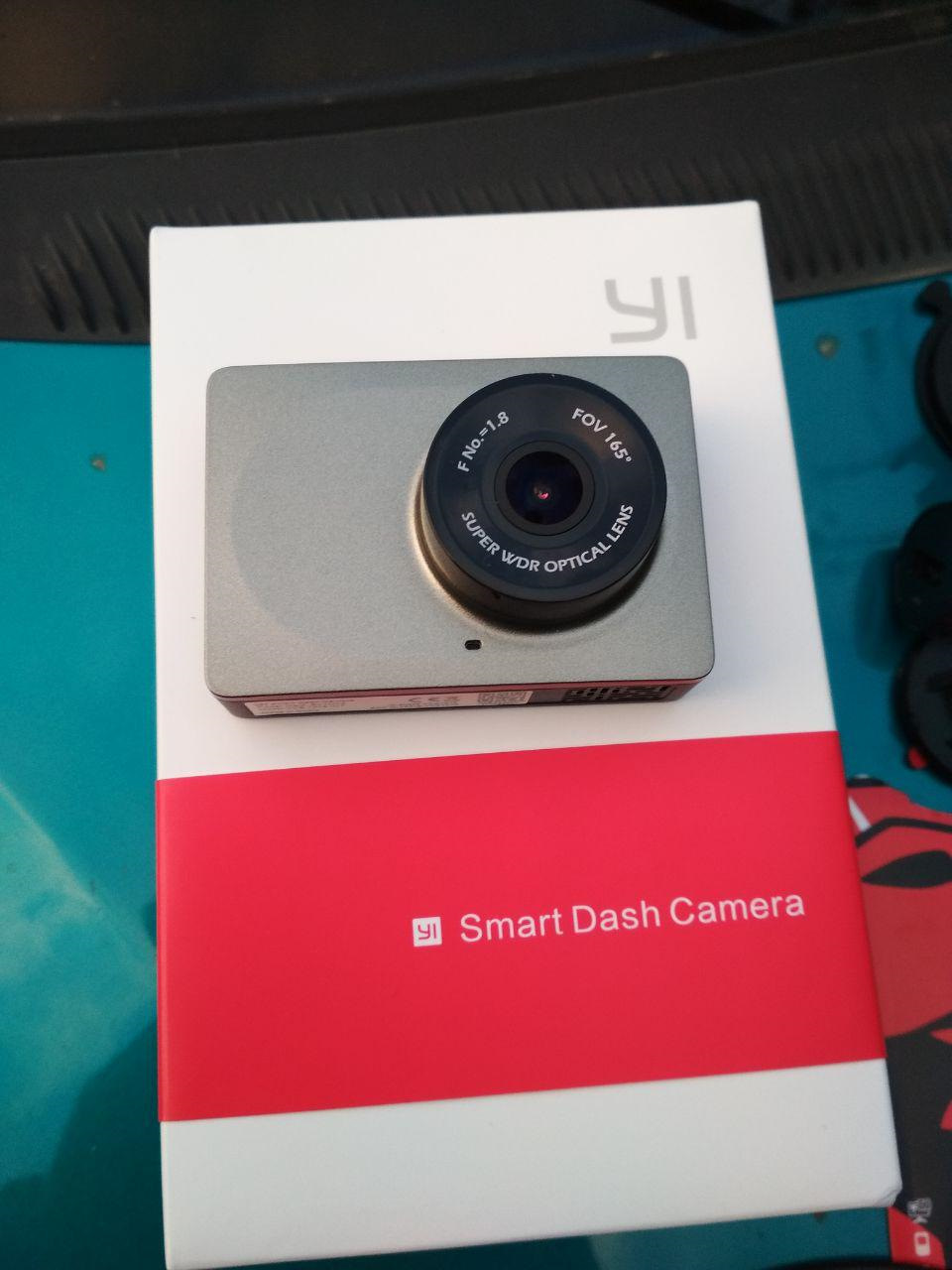 Smart dash. Xiaomi yi Smart. Видеорегистратор Xiaomi коробка. Аккумулятор Xiaomi yi Smart Dash Camera. Xiaomi yi Smart Dash что значат лампы.