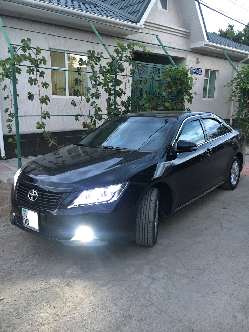 Toyota Camry 50 черная