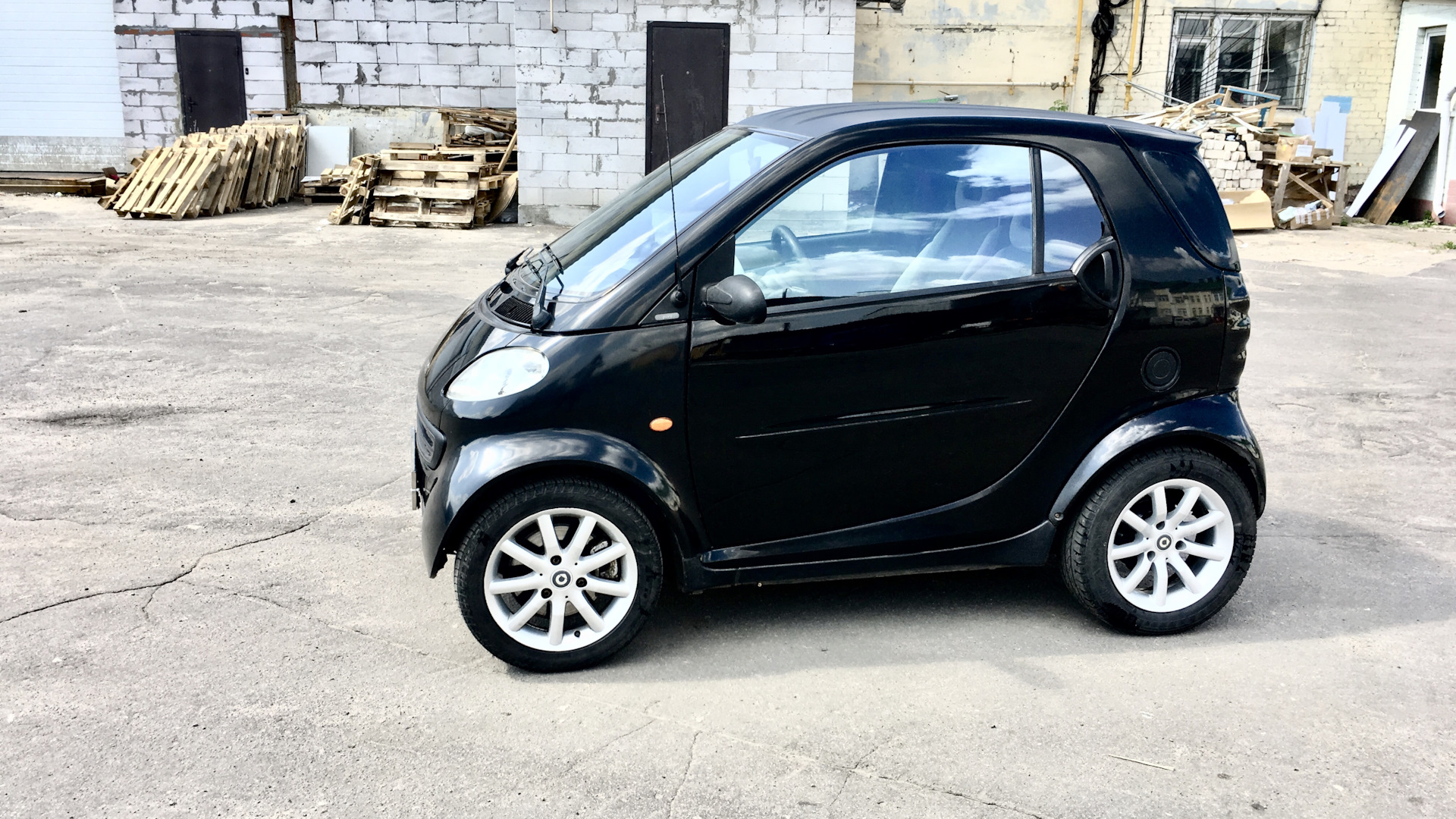 Смарт орел. Smart Fortwo 2001. Smart 2001. Смарт 2001. Смарт 2001 года.