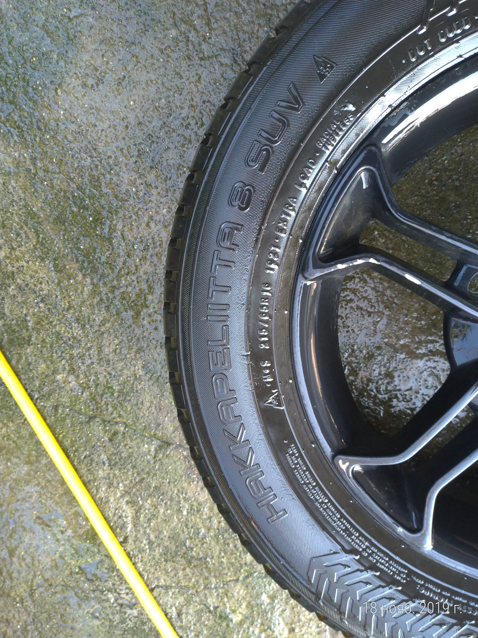 Nokian hakkapeliitta на ниву. vyAAAgOayeA 960. Nokian hakkapeliitta на ниву фото. Nokian hakkapeliitta на ниву-vyAAAgOayeA 960. картинка Nokian hakkapeliitta на ниву. картинка vyAAAgOayeA 960. В преддверие зимнего периода решил осмотреть зимнюю резину, как оказалось не зря в одном из колес сидит саморез, но дело не об этом. На днях писал отзыв о летней резине, так подумал, почему бы и не написать о зимней мало ли кому пригодится при выборе.