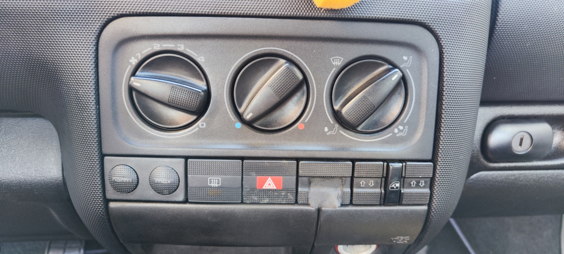 Кнопка аварийки от кабрио — Volkswagen Golf Mk3, 1,6 л, 1997 года ...