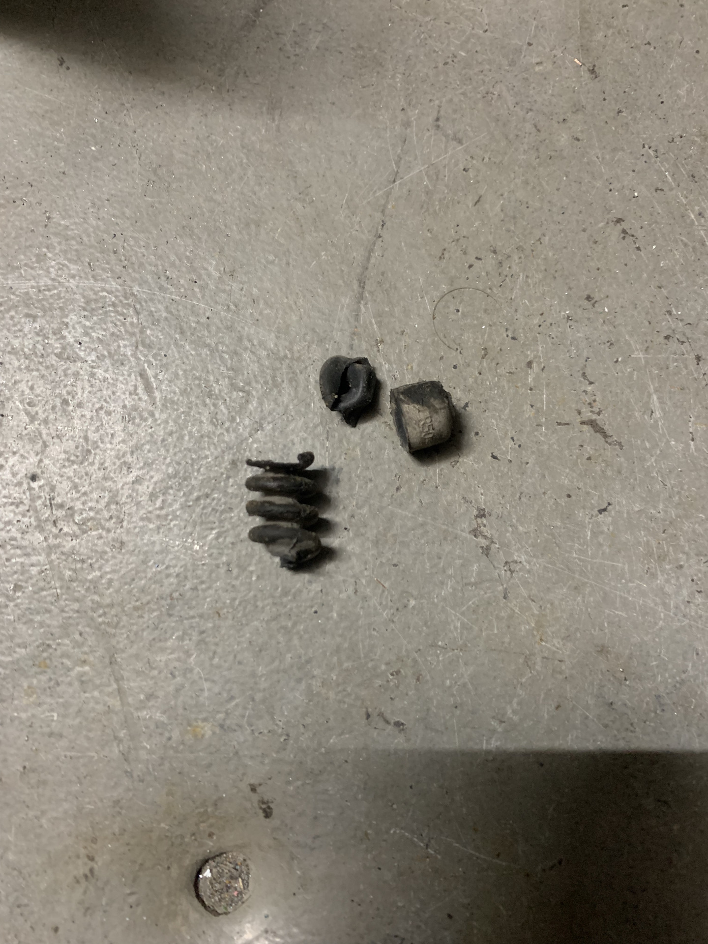 6. Замена пыльника троса ручника. Переобувка. Заглушка в бампер ...