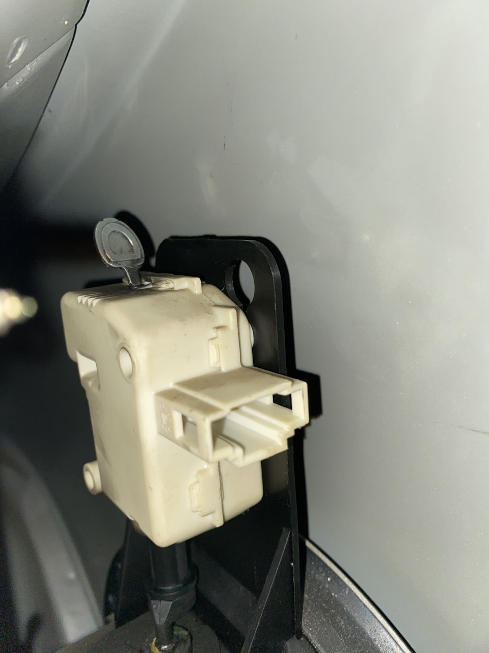 Не открывается лючок бензобака — Mercedes-Benz M-Class (W163), 2,7 л ...