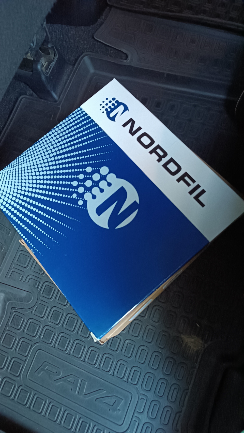 Фото в бортжурнале Toyota RAV4 (IV)