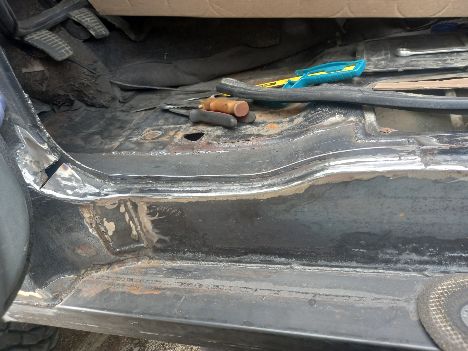 Профильная труба 60х60 вместо порогов на уаз патриот. — УАЗ Patriot, 2 ...